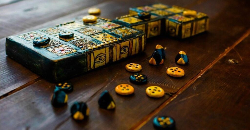 Ur Kraliyet Oyunu, bilinen diğer adıyla Yirmi Kare Oyunu veya Ur Oyunu, antik Mezopotamya'da oynanan iki oyunculu strateji yarış türünde bir masa oyunudur.